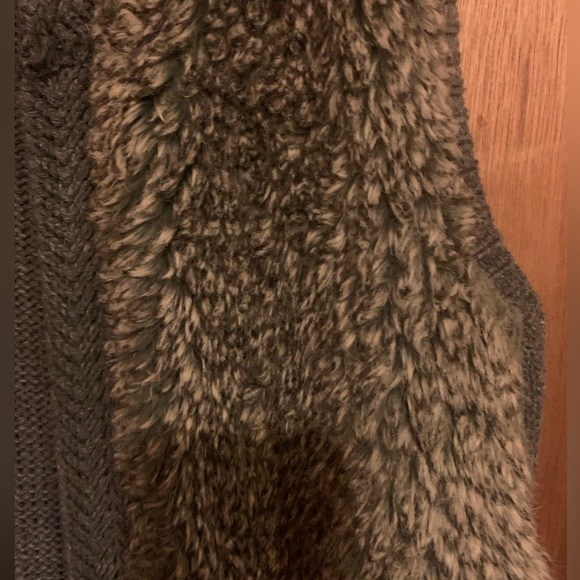 Ladies Small Brown Faux Fur Vest - Picture 3 of 5